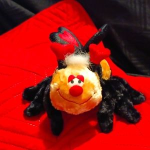 Soft Valentine's Day, Bee